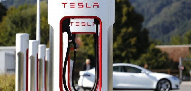 В Tesla обнаружился очередной «глюк»