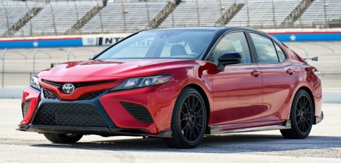 Определены самые популярные в России седаны бизнес-класса