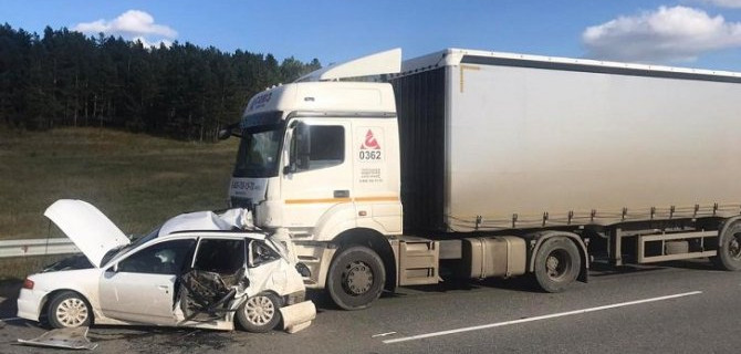 В ДТП с грузовиком в Аларском районе Иркутской области погиб человек