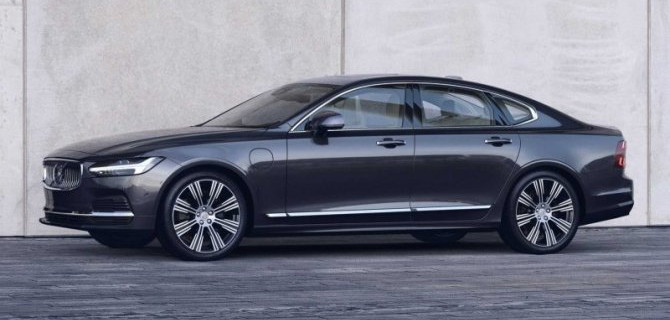 В России появились две рестайлинговые модели Volvo