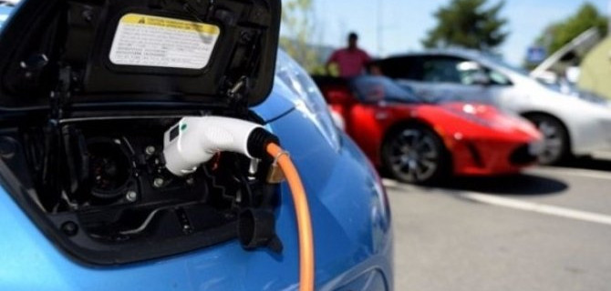 Что мешает пересесть на электромобили российским автолюбителям