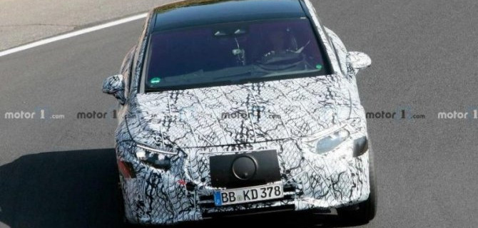 На «Нюрбургринге» появился Mercedes-Benz EQS