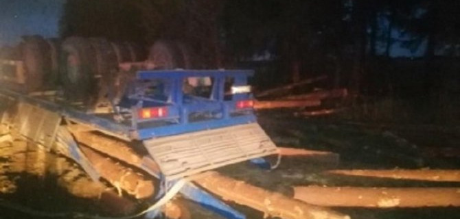 В ДТП с КамАЗом в Ярославской области погибли двое