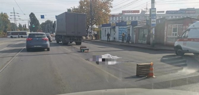 В Самаре грузовик насмерть сбил пешехода