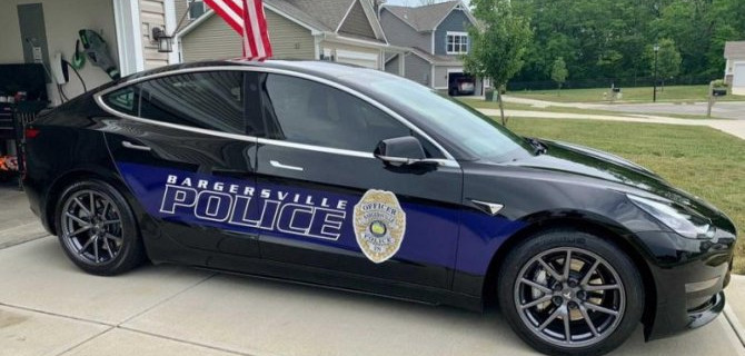 Как Tesla Model 3 служит в полиции