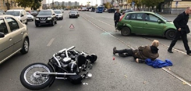 Мотоциклист пострадал в ДТП в Твери