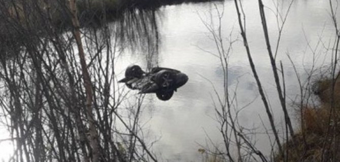 В Сургутском районе автомобиль утонул в болоте – погибли двое