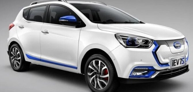 Электромобиль JAC iEV7S попал в «Книгу рекордов России»