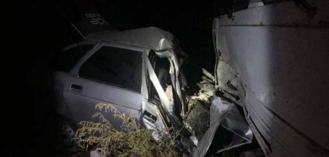 Водитель ВАЗа погиб в ДТП с двумя грузовиками в Ростовской области