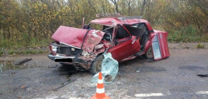 Два человека пострадали в ДТП с трактором в Великолукском районе