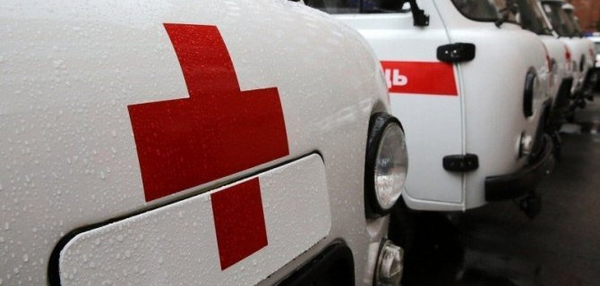 В Петербурге сбили женщину, осматривающую машину после ДТП