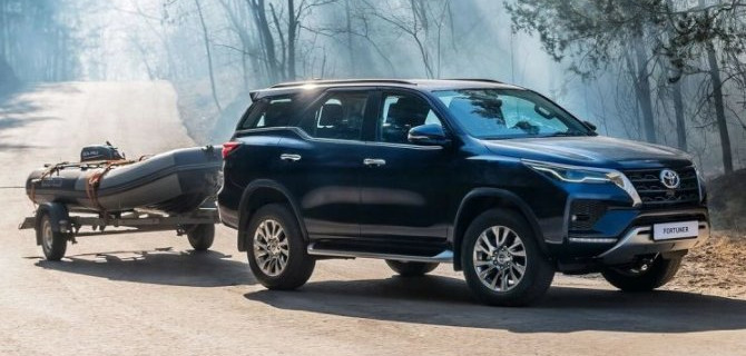 Начались российские продажи обновлённого внедорожника Toyota Fortuner
