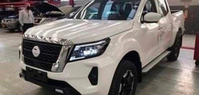 Обновлённый пикап Nissan Navara замечен без камуфляжа