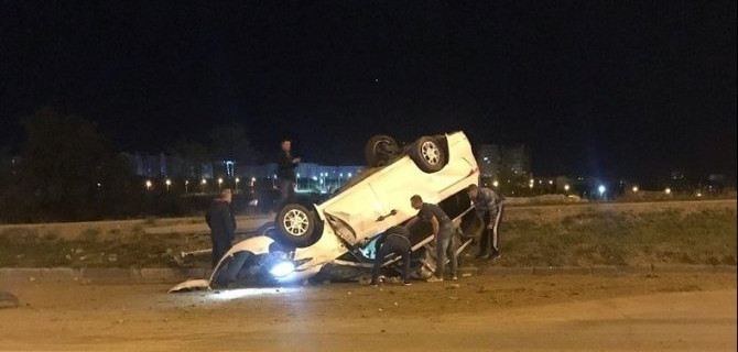 В Севастополе иномарка врезалась в столб и опрокинулась – водитель погиб