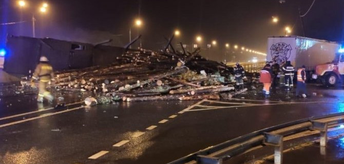 Водитель лесовоза погиб в ДТП в Тверской области