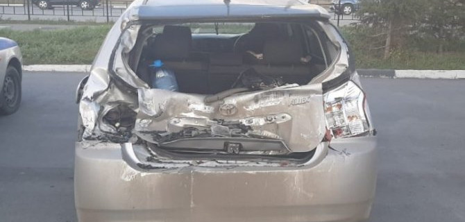 2-летняя девочка пострадала в ДТП с грузовиком в Омске