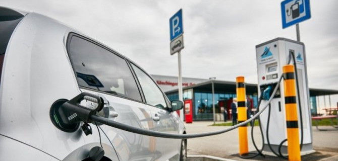 Стоимость производства электромобилей скоро будет снижена