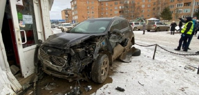 В Богучанском районе иномарка сбила двух детей и мужчину – последний погиб