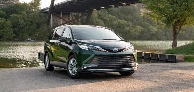 Скоро начнутся продажи нового минивэна Toyota Sienna 
