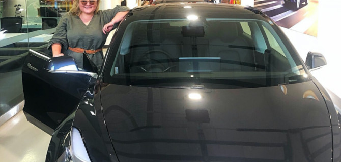 «Умная» электроника Tesla помогла обезвредить угонщиков