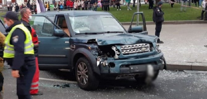 В Киеве автомобиль насмерть сбил двух человек