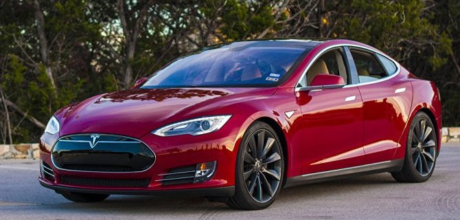 В электромобили Tesla вернулось обычное радио