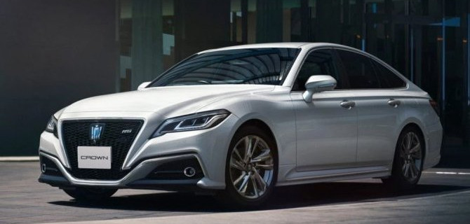 Представлен обновлённый седан Toyota Crown