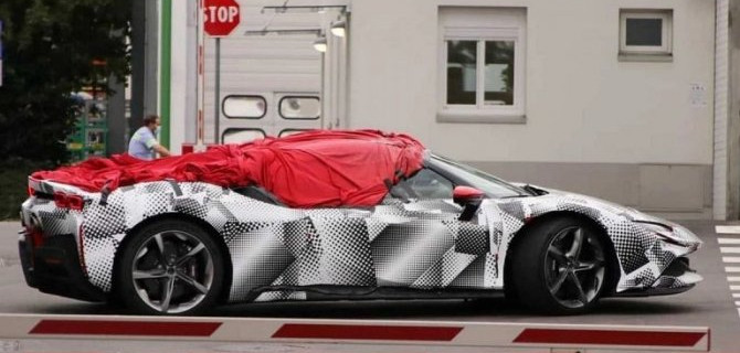 На испытания выехал кабриолет Ferrari SF90 Stradale Spider