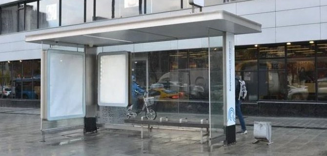 С виновника ДТП в Москве требуют 200 тыс. рублей за разбитую остановку