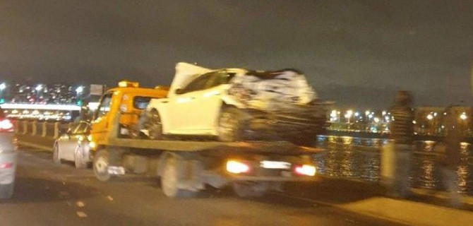 На Октябрьской набережной самосвал раздавил легковушку