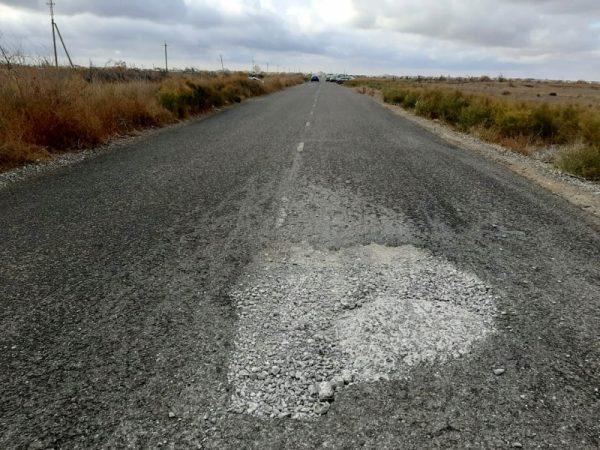В Астраханской области мужчина погиб в ДТП из-за ямы на дороге (2)