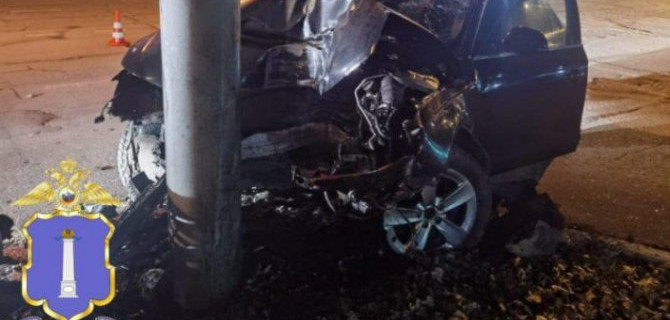 В Ульяновске иномарка врезалась в столб – водитель погиб