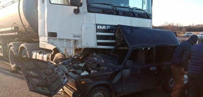 Водитель ВАЗа погиб в ДТП в Калининском районе Саратовской области