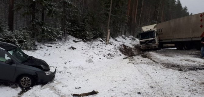 Женщина и трехлетний ребенок пострадали в ДТП в Карелии