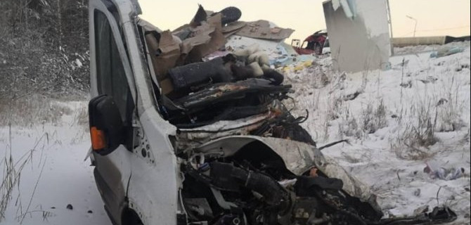 В ДТП с грузовиками в Тюменской области погиб человек