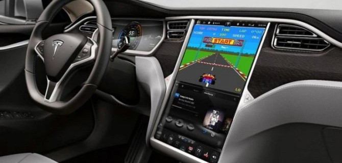У Tesla новая неприятность с электроникой