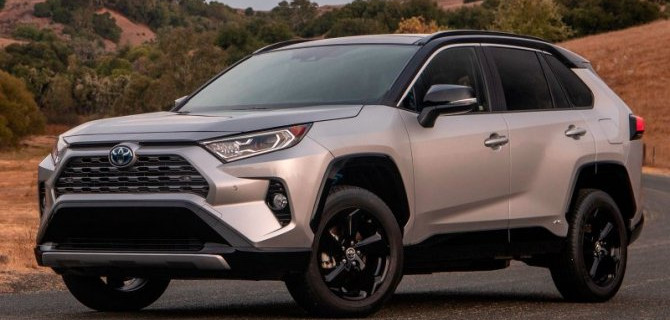 Кроссовер Toyota RAV4 стал российским бестселлером марки