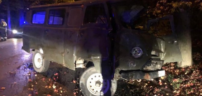 В Сочи УАЗ врезался в дерево – водитель погиб