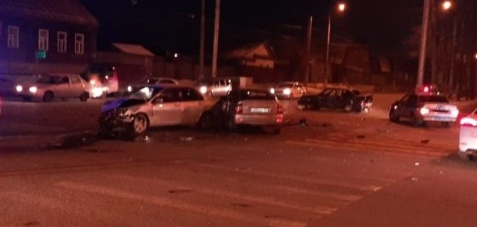 В Балакове 17-летний водитель спровоцировал ДТП с пострадавшими