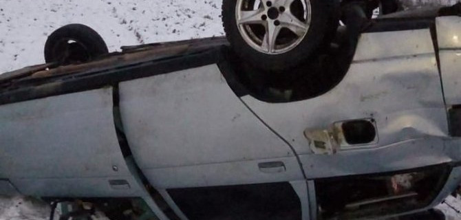 На трассе «Кола» опрокинулся ВАЗ