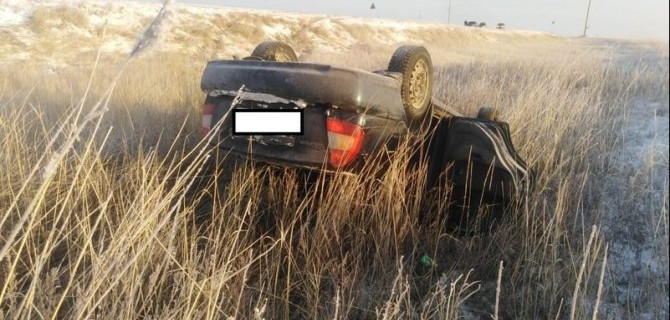 В Светлинском районе Оренбургской области при опрокидывании иномарки пострадал водитель