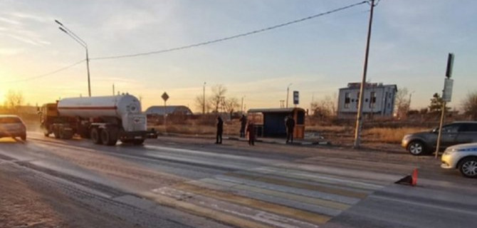 В Волгограде КамАЗ сбил девушку на переходе