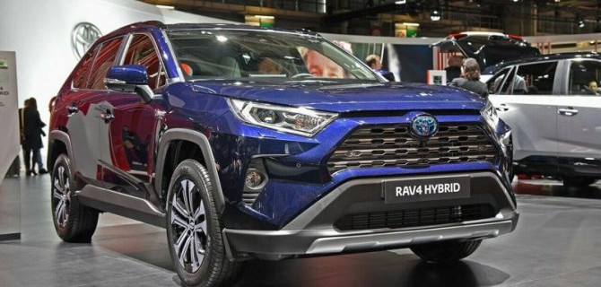 Гибридная Toyota RAV4 провалила «Лосиный тест»