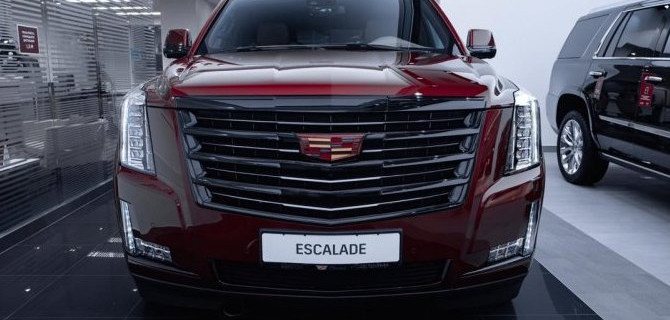 Cadillac Escalade цвета страсти в АВИЛОН