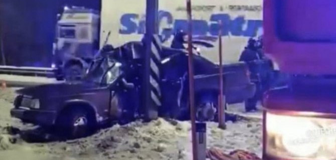 В ДТП под Мурманском пострадали два человека