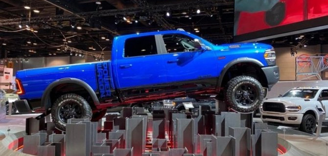 Перенесён автосалон в Чикаго