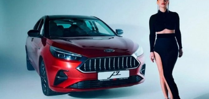 В России представлен лифтбек JAC J7
