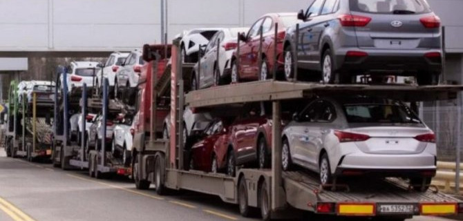 Экспорт легковушек из России сократился почти наполовину