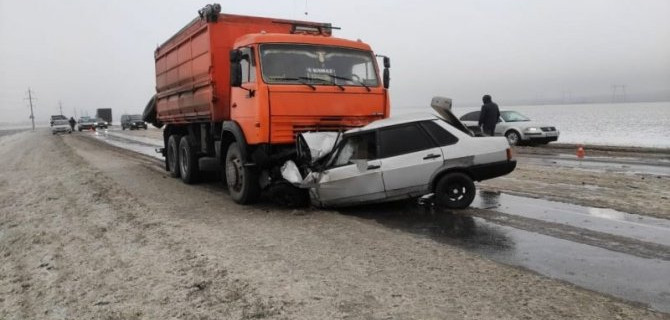 Два человека погибли в ДТП с КамАЗом в Курской области