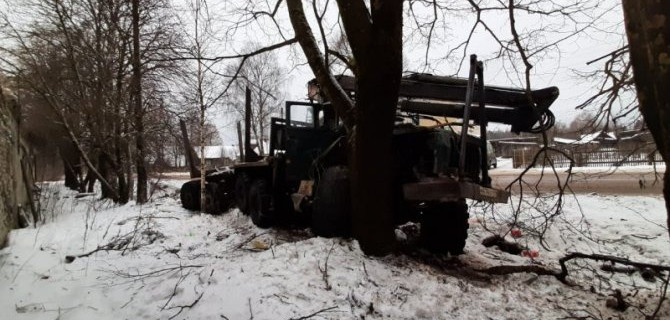 В ДТП под Тверью водителю оторвало ухо
